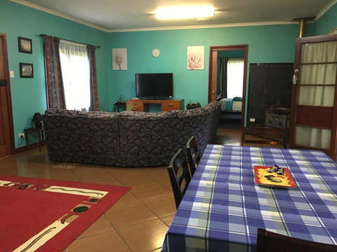 Blue Wren Bungalow - Tourism Adelaide 8