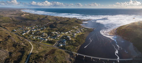 Arthur Riverfront And Sea Lodge Downstream - Tourism Adelaide 1