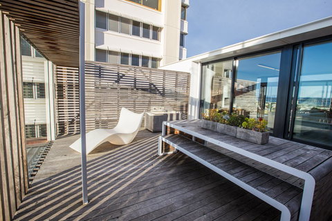 Avalon City Retreat - Tourism Adelaide 0