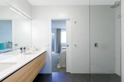 Lakes Edge Apartments - Tourism Adelaide 2