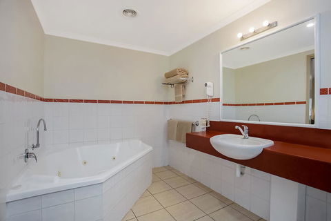 Comfort Inn Warrnambool International - Tourism Adelaide 11