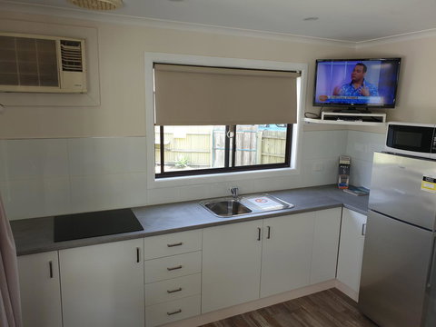 Beachcomber Holiday Units - Tourism Adelaide 4