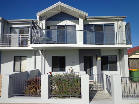 The Beach Villa Bunbury - Tourism Adelaide 0