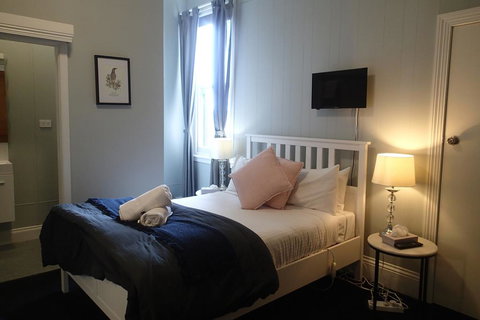 The Bischoff Hotel - Tourism Adelaide 3