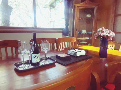 The Black Cockatoo - Secret Garden Mountains Home - Tourism Adelaide 3