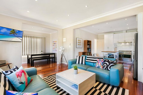 The Bud House - Tourism Adelaide 0