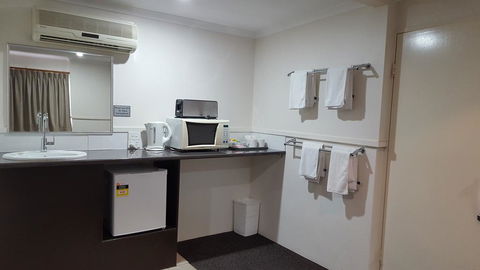 The Commercial Hotel Motel - Tourism Adelaide 1