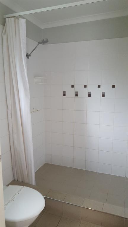 The Commercial Hotel Motel - Tourism Adelaide 3