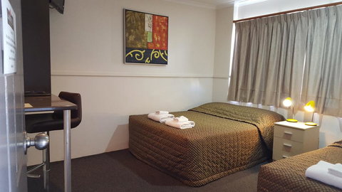 The Commercial Hotel Motel - Tourism Adelaide 2