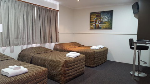 The Commercial Hotel Motel - Tourism Adelaide 0