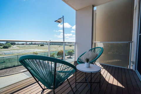 The Cove @ New Port-Pool - Spa - Sauna - Gym & More - Tourism Adelaide 1