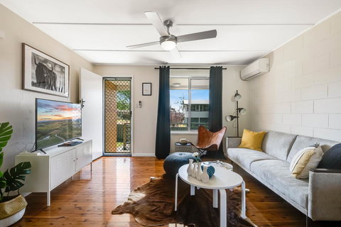 The Cowhide Cabin - Comfy, Family Friendly Stays In Toowoomba - Tourism Adelaide 1