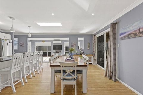 The Family Entertainer In The Heart Of Corlette! - Tourism Adelaide 0