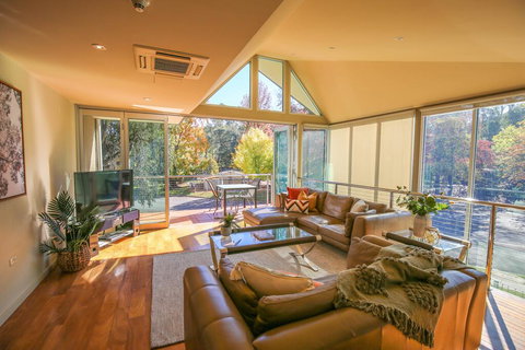 The Glass Pinnacle - Tourism Adelaide 2