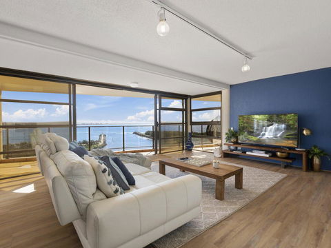 The Penthouse @ Point Cartwright - INSTANT HOTEL WINNER 2019 - Tourism Adelaide 1