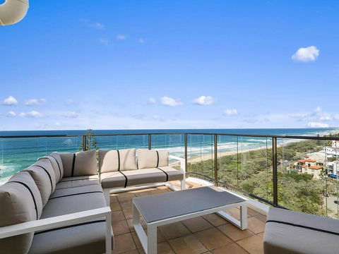 The Penthouse @ Point Cartwright - INSTANT HOTEL WINNER 2019 - Tourism Adelaide 3