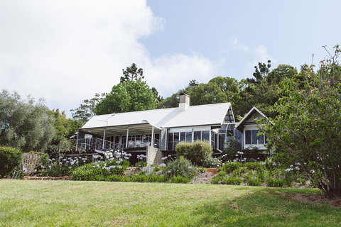 The Retreat Tamborine Mountain - Tourism Adelaide 0