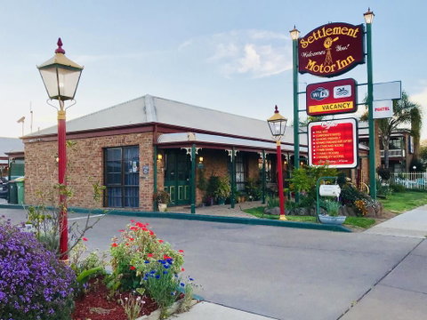 The Settlement Historic Hotel - Tourism Adelaide 0