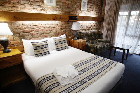 The Settlement Historic Hotel - Tourism Adelaide 2