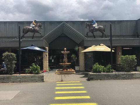 The Sportsman's Hotel - Tourism Adelaide 0