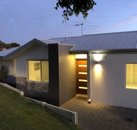Three Bedroom Two Bathroom Family Home - Tourism Adelaide