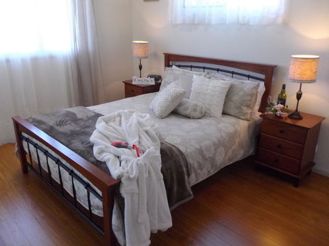 Tinaroo Sunset Retreat - Tourism Adelaide 3