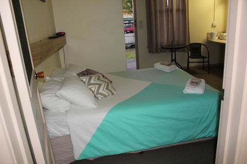 Tocumwal Hotel Motel (The Palms) - Tourism Adelaide 0
