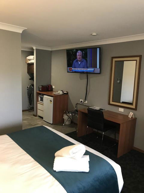 Town & Country Motor Inn - Tourism Adelaide 1