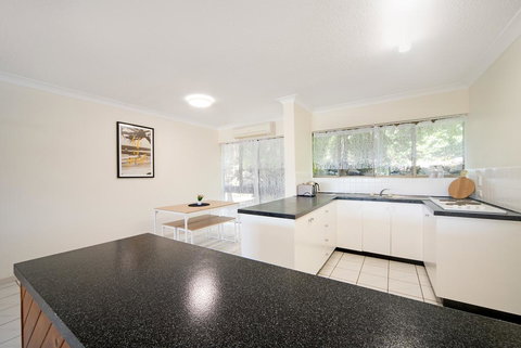 TROPICAL FAMILY ESCAPE FREE WIFI/NETFLIX - Tourism Adelaide 3