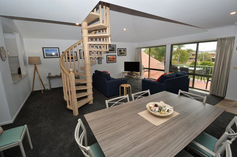 TUSCANY 10 - Tourism Adelaide 2