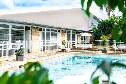 Twin Willows Hotel - Tourism Adelaide 0