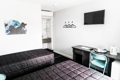 Twin Willows Hotel - Tourism Adelaide 3