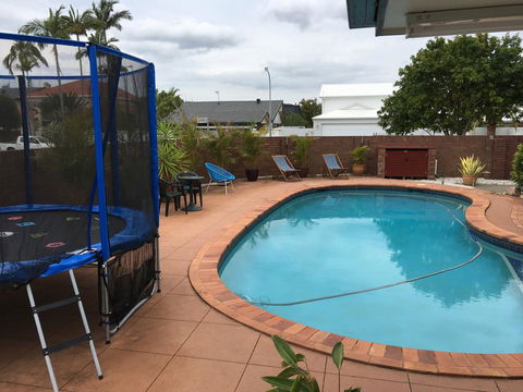 Two Bedroom Guesthouse Bundall - Tourism Adelaide 2