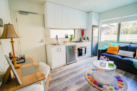 U1 Brunswick Living Brand New Apartment Close To Airport And CBD - Tourism Adelaide 0
