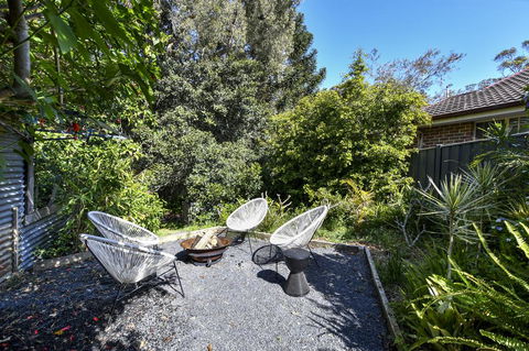 UMINA BEACH KOKOMO- Walk To The Beach, FAMILY And PET FRIENDLY Set Of 3 Vintage Original Holiday Flats & Vintage Caravan And Bat - Tourism Adelaide 3