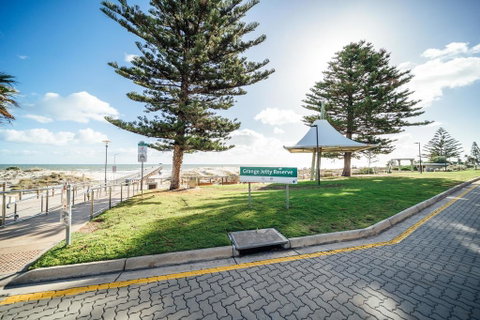 Urban Beach Shack-Metres From The Beach & Cafes - Tourism Adelaide 3