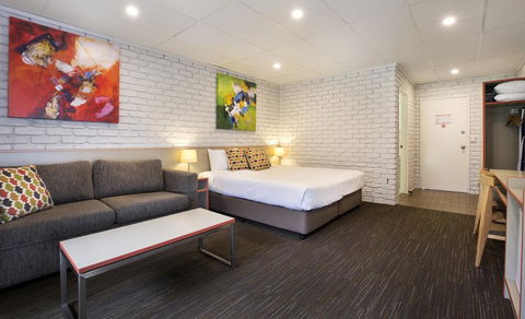 Villa Noosa Hotel - Tourism Adelaide 3