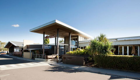 Villa Noosa Hotel - Tourism Adelaide 0