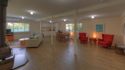 Village Stays Coldstream Gallery Bungalow - Tourism Adelaide 1