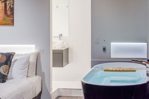 Waterfall Springs Retreat - Tourism Adelaide 0