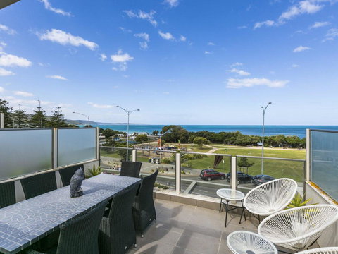 WATERFRONT THREE- In The Heart Of Lorne - Tourism Adelaide 0