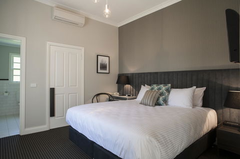 Oscar\'s On The Yarra - Tourism Adelaide 3