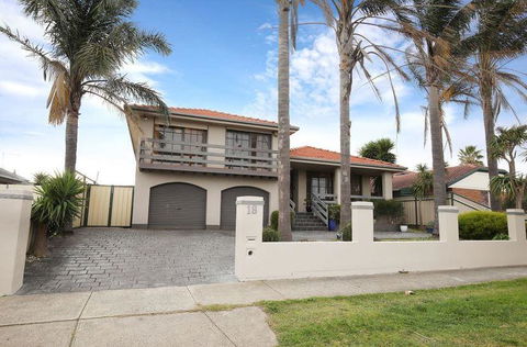 The Gallery Hours - Tourism Adelaide 7