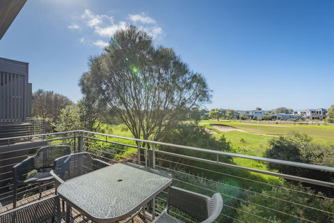 Stylish 3 Bedroom Townhouse - Free Parking - Tourism Adelaide 13