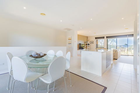 Stylish 3 Bedroom Townhouse - Free Parking - Tourism Adelaide 14