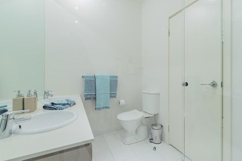 Stylish 3 Bedroom Townhouse - Free Parking - Tourism Adelaide 18