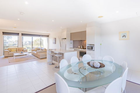 Stylish 3 Bedroom Townhouse - Free Parking - Tourism Adelaide 2