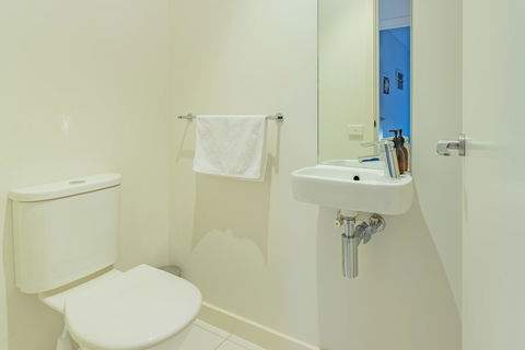 Stylish 3 Bedroom Townhouse - Free Parking - Tourism Adelaide 22