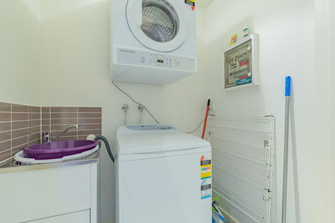 Stylish 3 Bedroom Townhouse - Free Parking - Tourism Adelaide 21