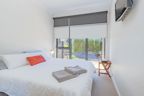 Stylish 3 Bedroom Townhouse - Free Parking - Tourism Adelaide 7